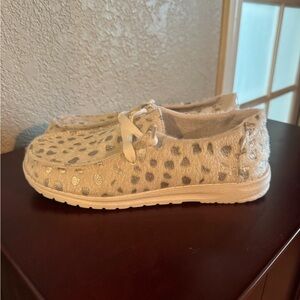 NWOT Gypsy Jazz silver and white leopard loafers